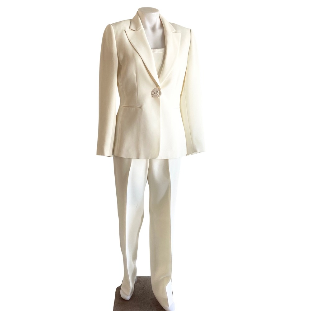 Tahari Arthur S Levine 3 Piece Pant Suit Cream Ivory Rosette Blazer Tank size 8